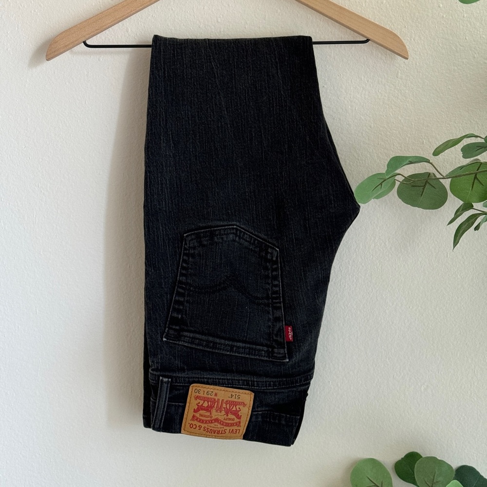 Levi’s 514 
Size: 29w 30L
Low rise 
Very flattering!